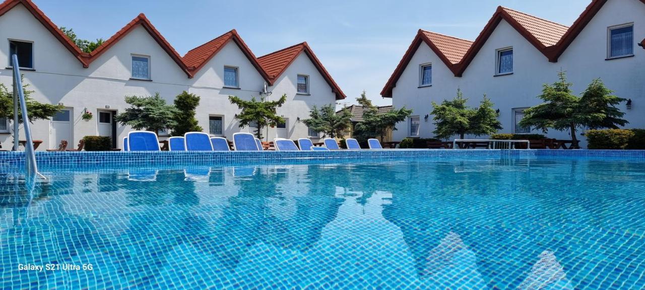 Aqua Fun Domki Z Basenem Ujście-Darłowskie Eksteriør billede